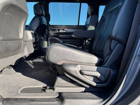 Certified 2024 Jeep Wagoneer Series III image 27