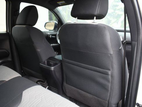 Used 2022 Toyota Tacoma TRD Off-Road image 27