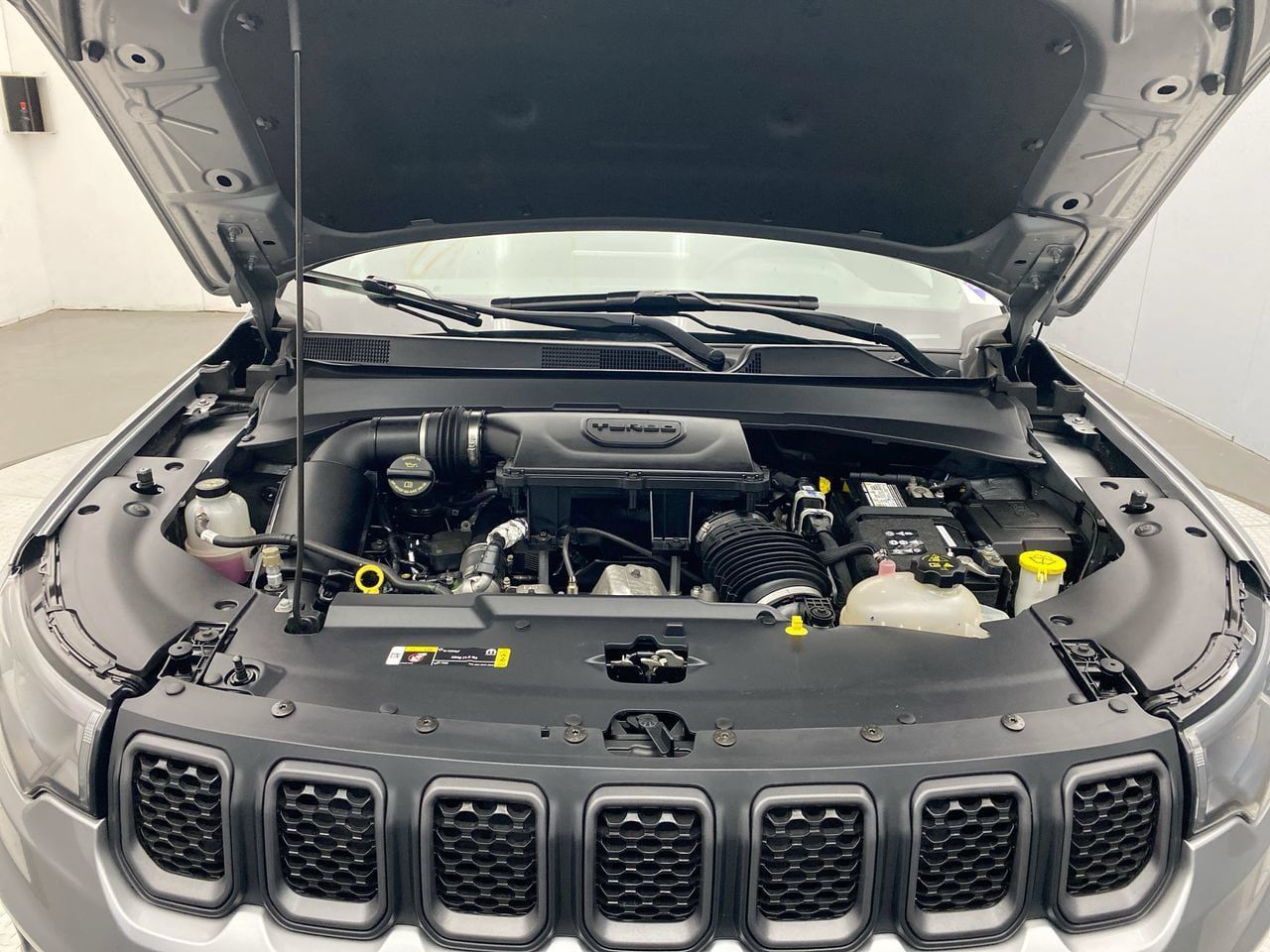 Used 2023 Jeep Compass Trailhawk w/ Trailhawk Convenience Group AWD/4WD image 11