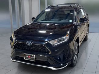 Used 2021 Toyota RAV4 SE w/ Weather & Moonroof Package AWD/4WD video 1