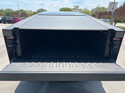 Used 2025 Tesla Cybertruck AWD Crew Cab image 40