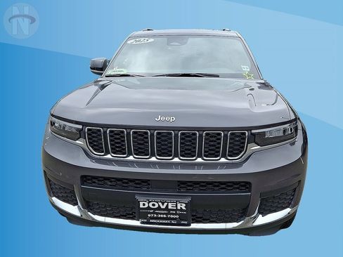 Used 2025 Jeep Grand Cherokee L Laredo AWD/4WD image 20
