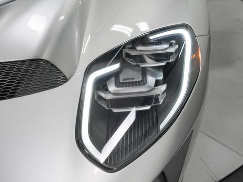 Used 2019 Ford GT RWD image 16