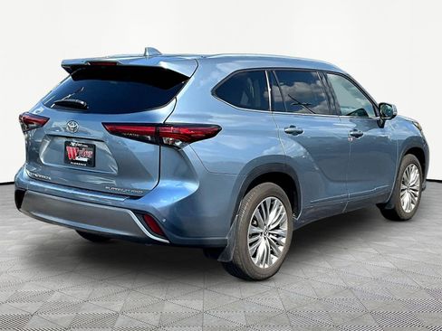 Used 2023 Toyota Highlander Platinum AWD/4WD image 6