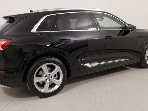 Used 2019 Audi e-tron Prestige w/ Prestige Package image 10