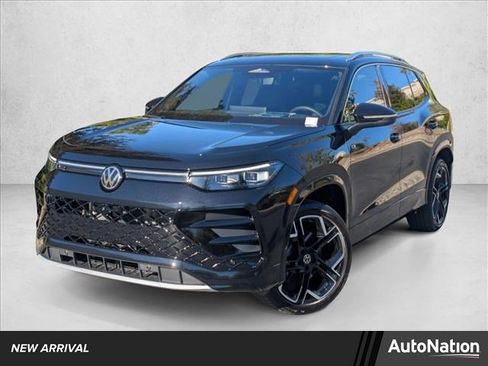 Used 2025 Volkswagen Tiguan SEL R-Line image 1