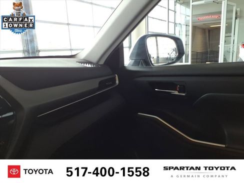 Used 2022 Toyota Highlander XLE image 22
