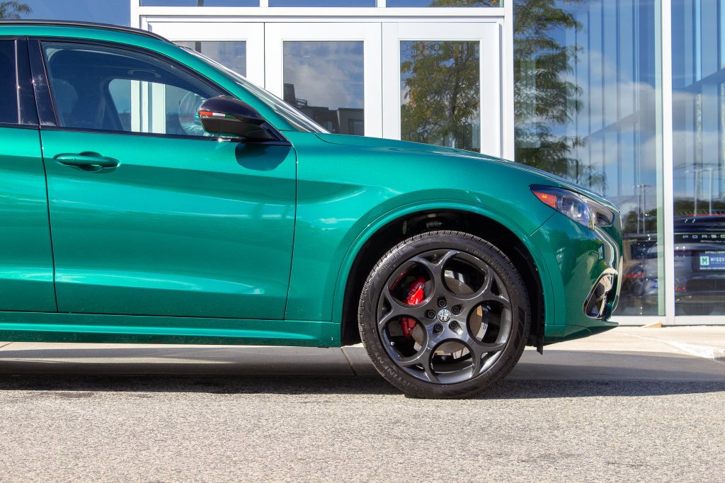 Used 2025 Alfa Romeo Stelvio Tributo Italiano w/ Active Assist Plus Package AWD/4WD image 5