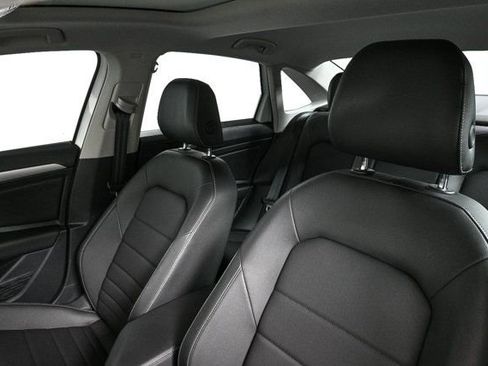 Used 2021 Volkswagen Jetta SE image 5