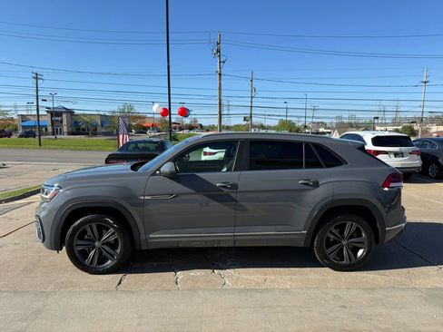 Used 2021 Volkswagen Atlas Cross Sport SE w/ Panoramic Sunroof Package image 7