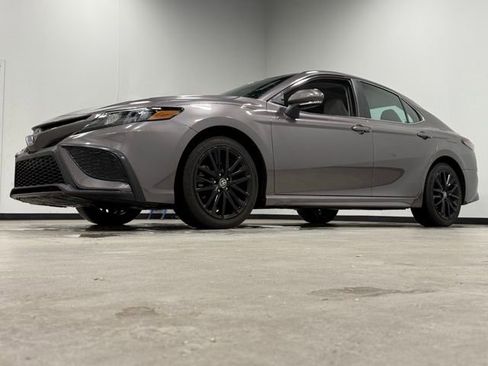 Used 2023 Toyota Camry SE image 5