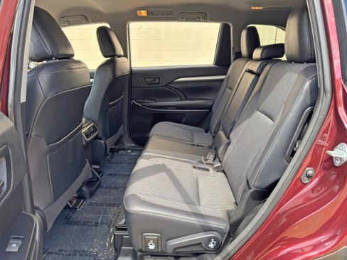 Used 2018 Toyota Highlander Plus AWD/4WD image 36