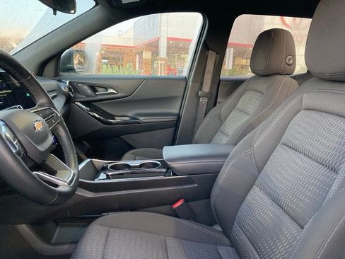 Used 2025 Chevrolet Equinox LT image 9