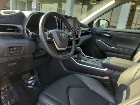 Used 2026 Toyota Highlander XLE AWD/4WD image 19