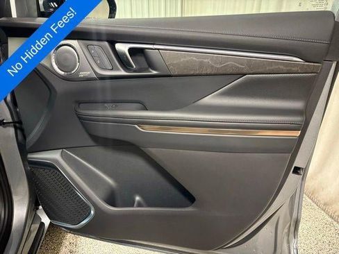 New 2026 Buick Enclave Avenir w/ Super Cruise Package image 16