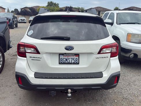 Used 2019 Subaru Outback 2.5i Premium w/ Popular Package #2 AWD/4WD image 4