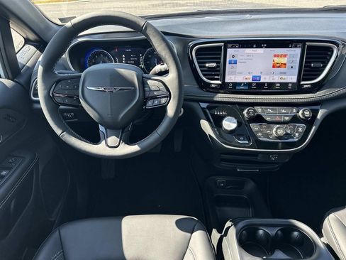 New 2026 Chrysler Pacifica Select w/ S Appearance Package FWD image 21