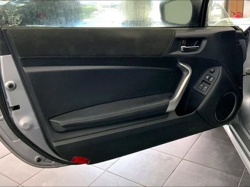 Used 2017 Toyota 86 RWD image 10