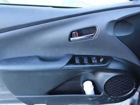 Used 2022 Toyota Prius L Eco image 9