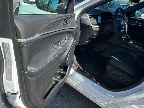 New 2026 Jeep Grand Cherokee Limited Reserve image 14