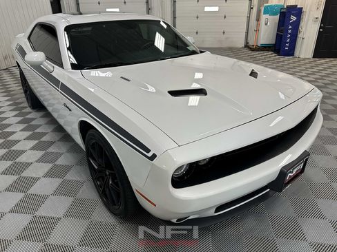 Used 2016 Dodge Challenger R/T RWD image 5