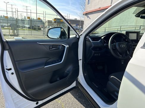 Certified 2020 Toyota RAV4 LE image 9