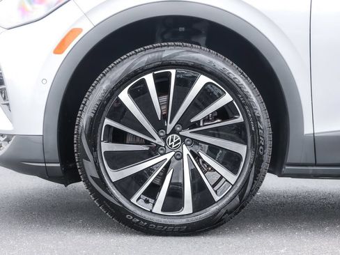 Certified 2025 Volkswagen ID.4 Pro AWD/4WD image 16