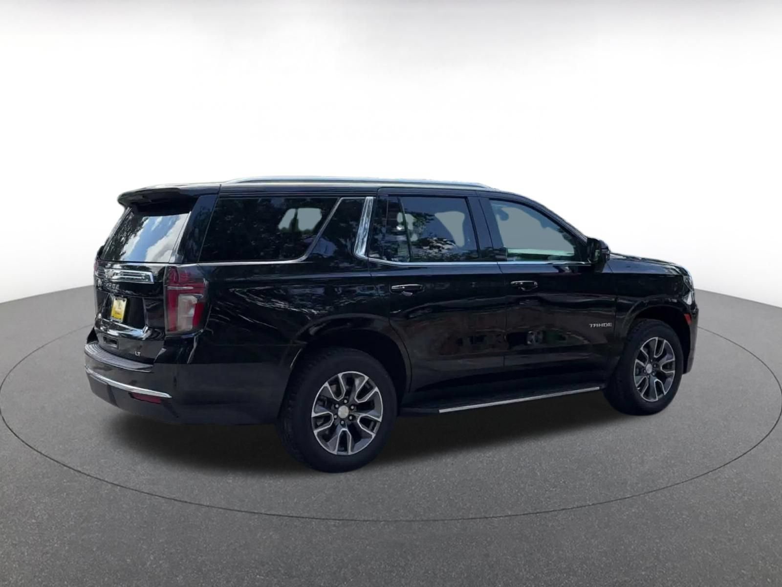 Used 2024 Chevrolet Tahoe LT w/ Luxury Package AWD/4WD image 14
