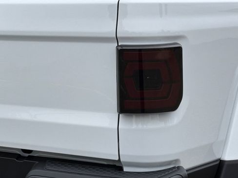 Used 2025 Jeep Gladiator Sport AWD/4WD image 32