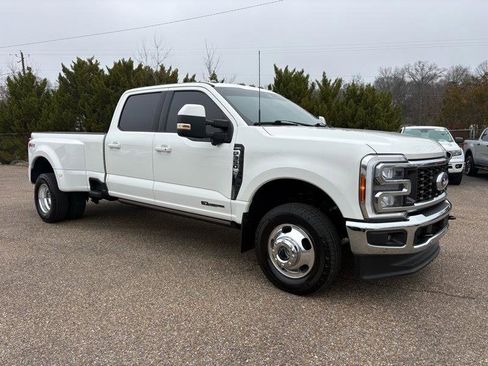 Used 2023 Ford F350 Lariat w/ Lariat Ultimate Package image 4