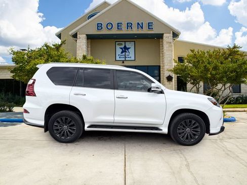 Used 2022 Lexus GX 460 Premium w/ Accessory Package image 6