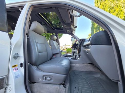Used 2003 Toyota Land Cruiser w/ Convenience Pkg AWD/4WD image 16