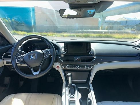 Used 2018 Honda Accord Touring image 13