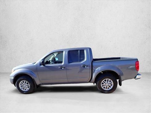 Used 2019 Nissan Frontier SV image 2