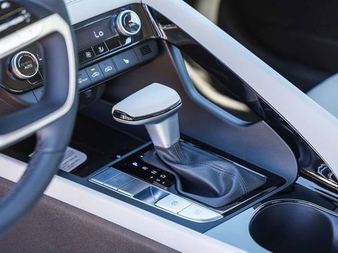 New 2026 Hyundai Elantra Limited FWD image 24
