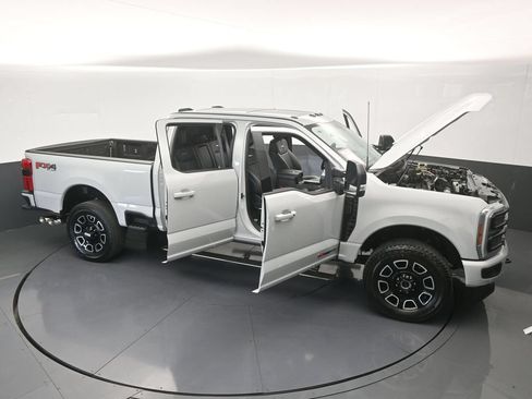 Used 2026 Ford F350 Platinum w/ FX4 Off-Road Package AWD/4WD image 86
