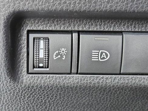 Used 2022 Toyota RAV4 XLE Premium AWD/4WD image 8