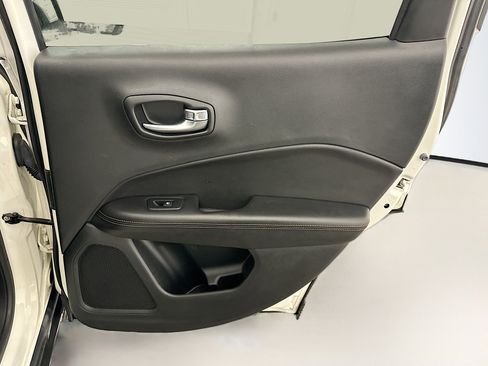 Used 2019 Jeep Compass Limited image 30