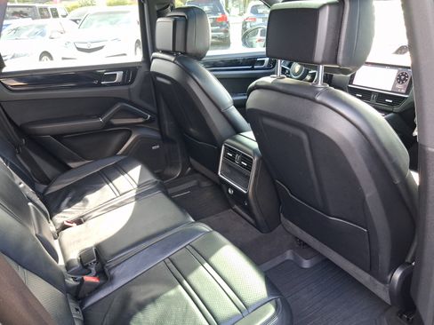 Used 2019 Porsche Cayenne AWD/4WD image 30