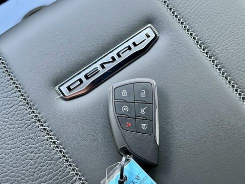 New 2025 GMC Yukon XL Denali image 35