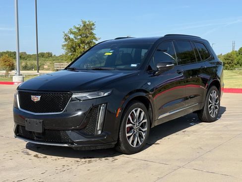 Certified 2022 Cadillac XT6 Sport w/ Technology Package AWD/4WD image 3