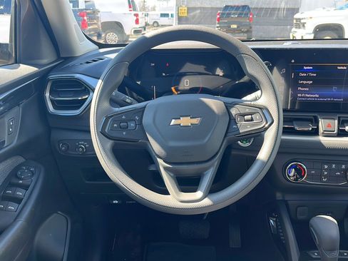 New 2026 Chevrolet TrailBlazer LS w/ LS Convenience Package AWD/4WD image 2