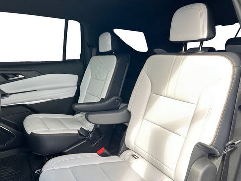 Certified 2025 Chevrolet Traverse High Country FWD image 16