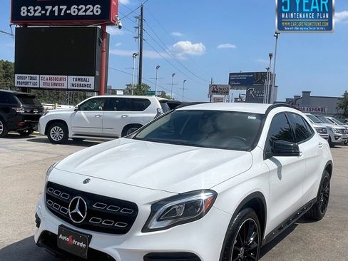 Used 2020 Mercedes-Benz GLA 250 w/ AMG Line Exterior image 1