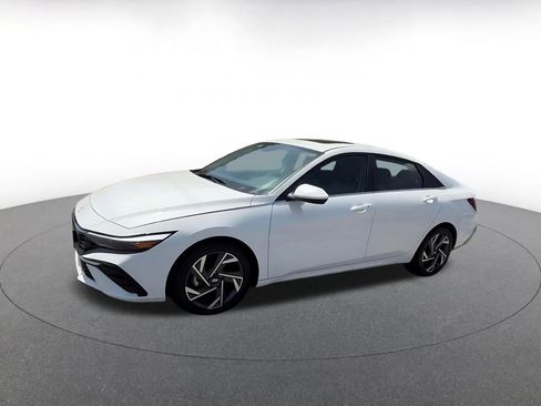 Used 2025 Hyundai Elantra SEL FWD image 8
