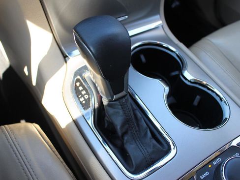 Used 2018 Jeep Grand Cherokee Limited image 31