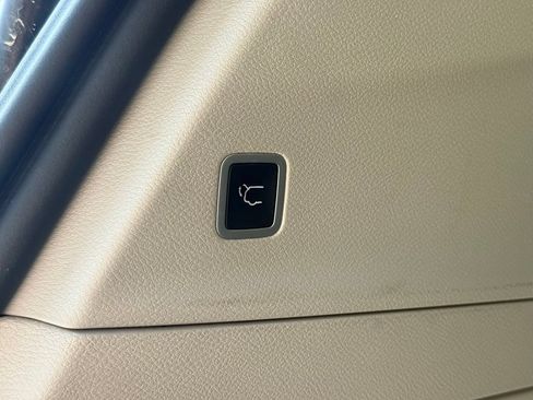 Used 2023 Chrysler Pacifica Limited FWD image 14