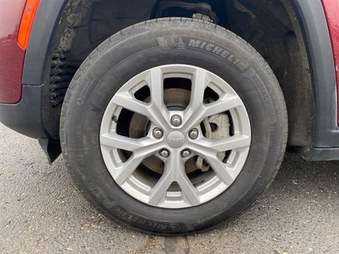 Used 2023 Jeep Grand Cherokee Limited image 23