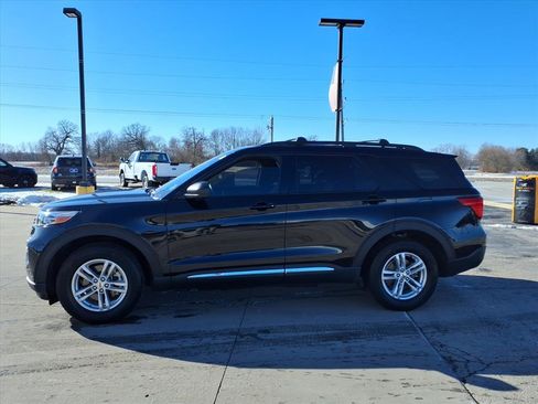 Used 2022 Ford Explorer XLT image 5