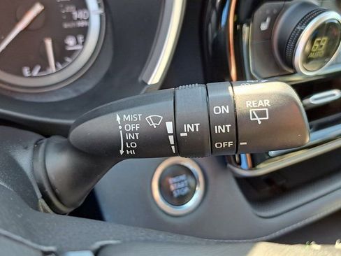 Used 2020 Toyota Highlander XLE AWD/4WD image 17